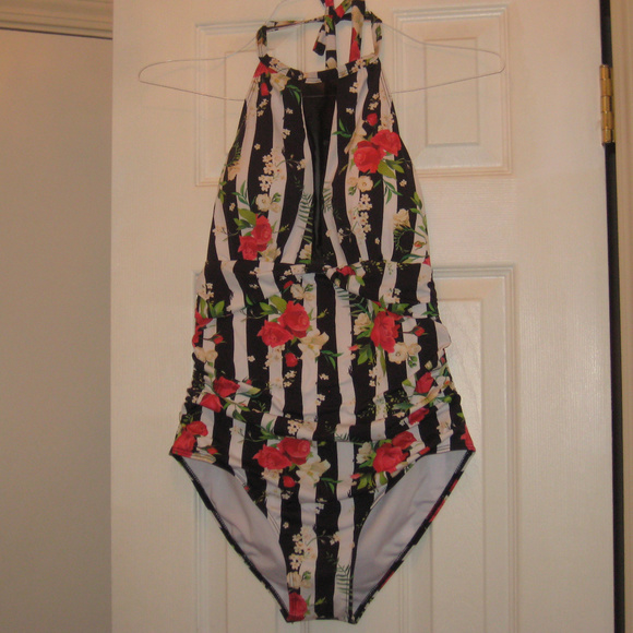 Not-So-Mysterious 4pc Mystery Box Size XL - Picture 7 of 8